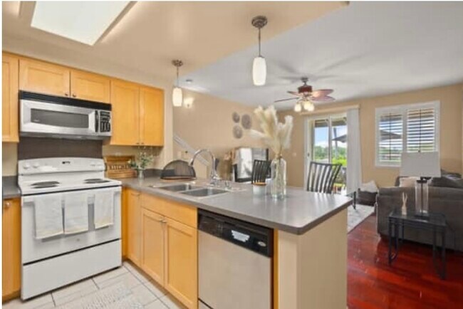 Building Photo - 92-1498 Aliinui Dr