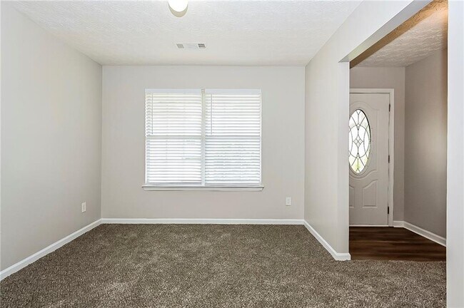Building Photo - 25 Lewis Ln