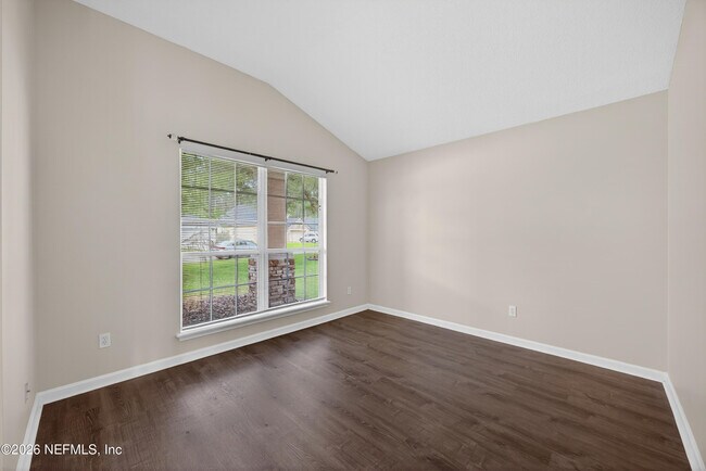 Building Photo - 648 W Johns Crk Pkwy
