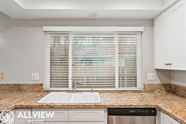 Building Photo - 16781 Bardon Ln