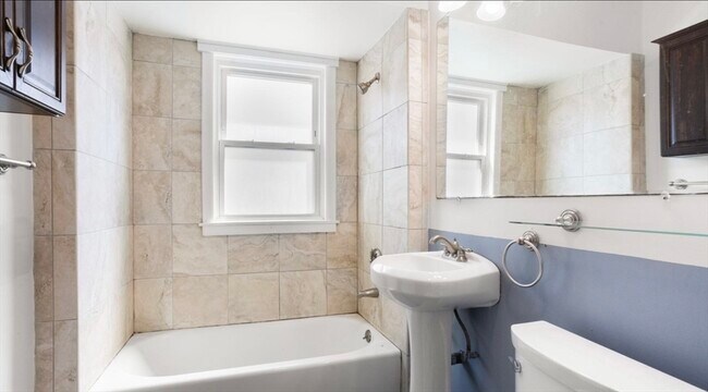 Building Photo - 92 Litchfield St