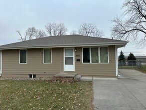 Building Photo - 4911 Sunset Dr