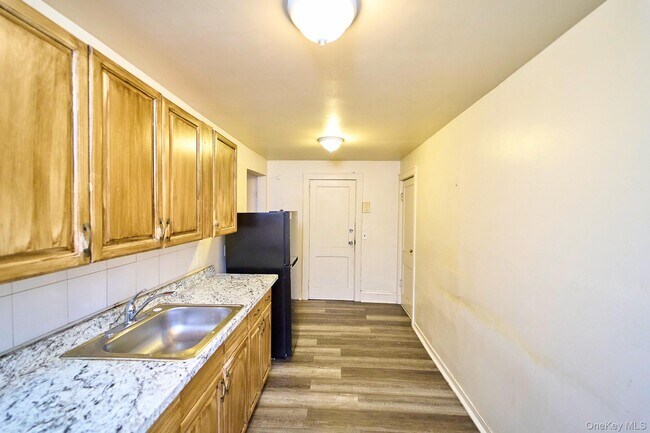 Building Photo - 10 Railroad Ave