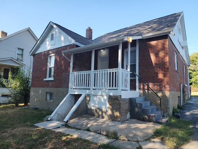 Building Photo - 233 Redmond Ave