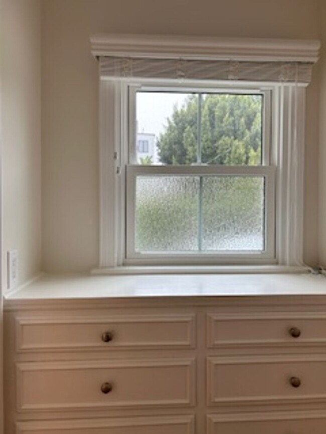 Building Photo - 9750 Newman St