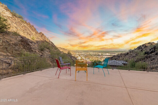 Building Photo - 126 W North Ln