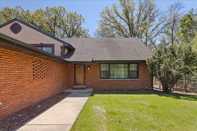 Building Photo - 33 Half Day Rd