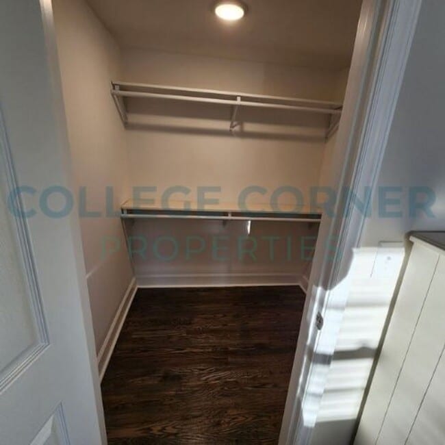 Building Photo - 1231 Brookwood Dr