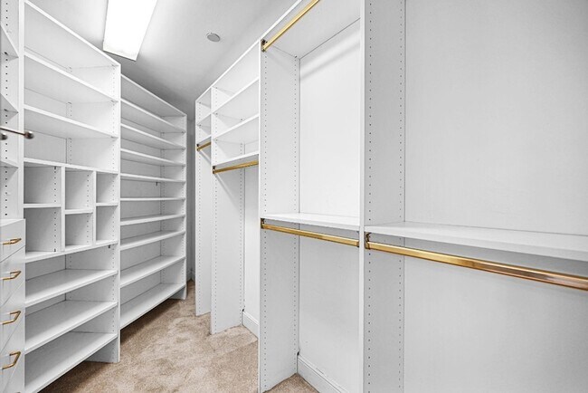 Building Photo - 301 N Birch Rd