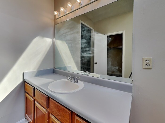 Building Photo - 2277 Hampton Dr