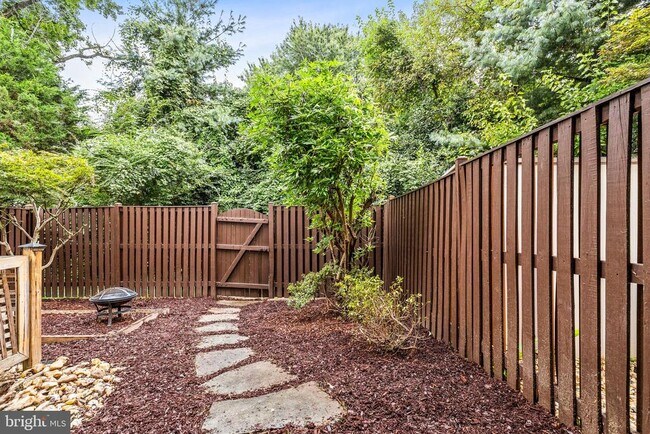 Building Photo - 3836 Elmwood Towne Way