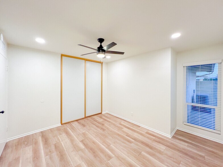 Building Photo - 2703 N Dell St