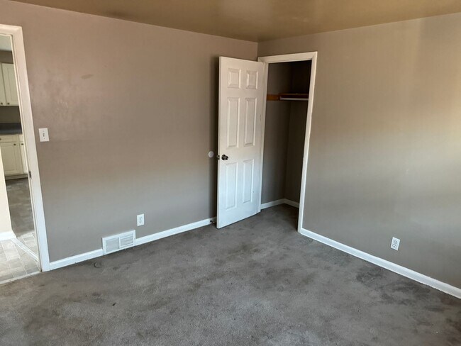 Building Photo - 8039-8041-8041 W Beckett Ave