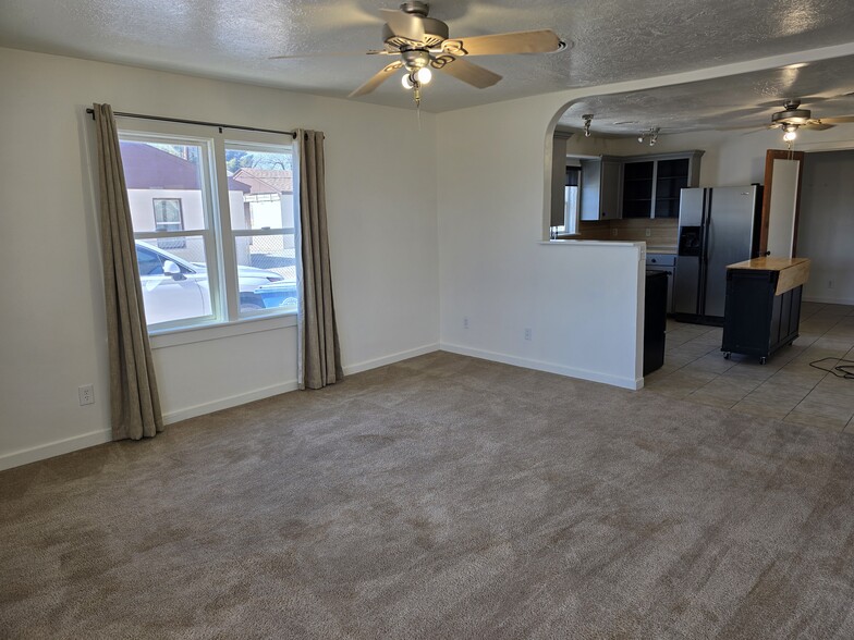 Living Room - 549 E 500 S