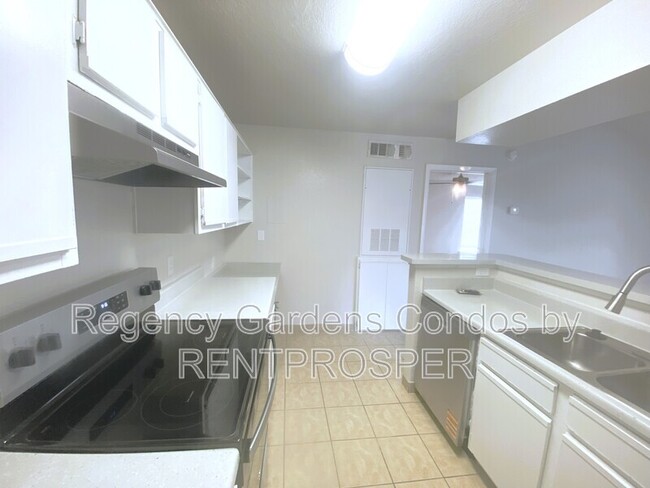 Building Photo - 4225 Thornbriar Ln