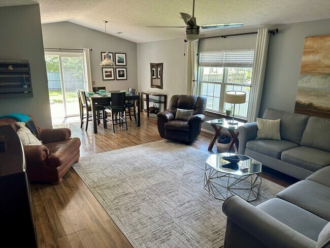 Building Photo - FURNISHED MONTHLY RENTAL AVAILABLE AUGUST ...