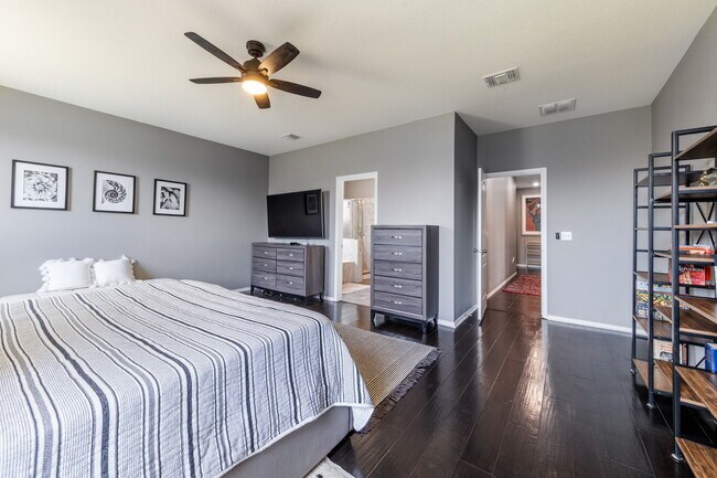 Building Photo - 12600 Lucida Ln