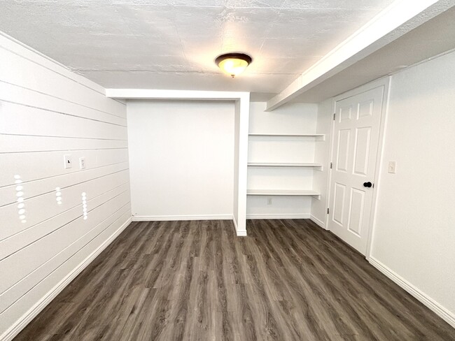 Building Photo - 119 E Leslie Ave