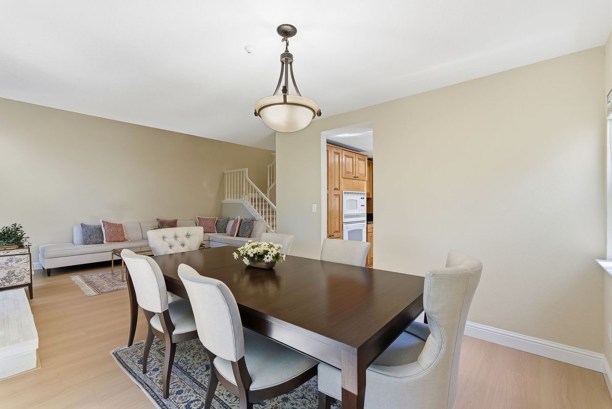 Building Photo - 121 Haslemere Ct