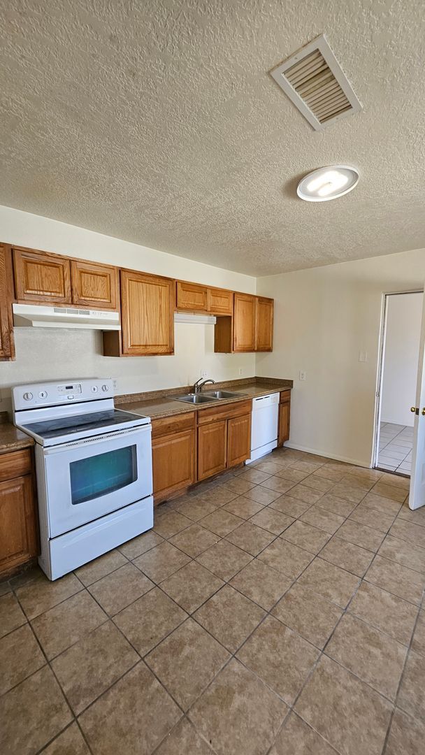 Building Photo - 5321 Marble Pl NE