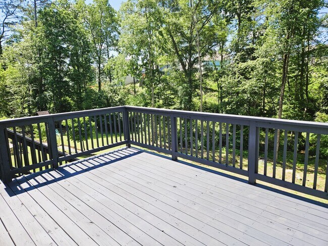 Building Photo - 5 Bedroom / 4 Bath Single Family Home
