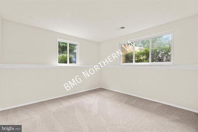 Building Photo - 8461 Yellow Leaf Ct