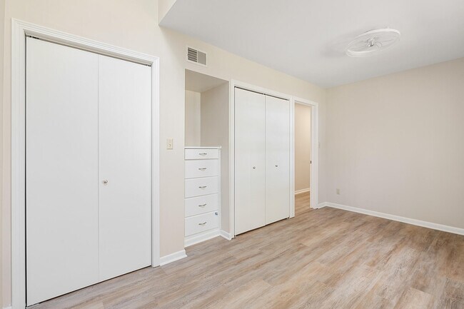 Building Photo - 4705 Highland Park Dr