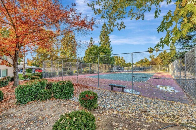 Building Photo - Recently updated spacious 3 bedroom 2.5 bath townhome available soon