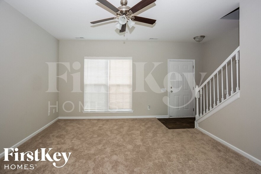 Building Photo - 2518 Fairstone Ave