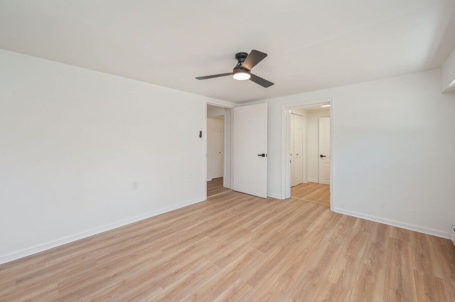 Building Photo - 1002 High Grove Ct