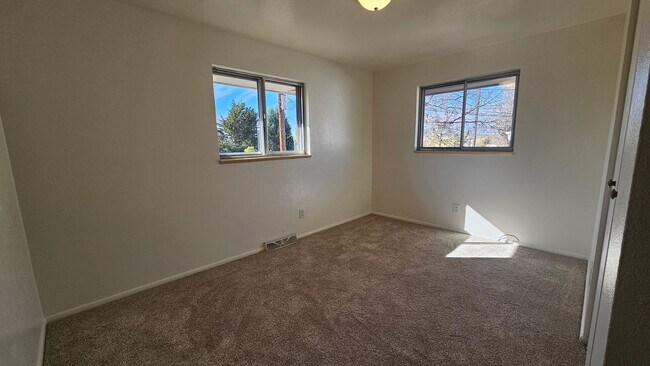 Building Photo - Multi Family Ranch Home in Westminster