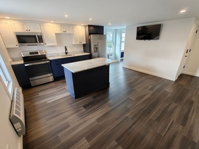 Building Photo - 225 State St