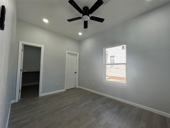 Building Photo - 304 N Tucker Ave