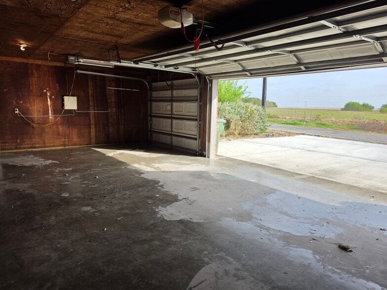 Building Photo - 749 San Patricio Ave