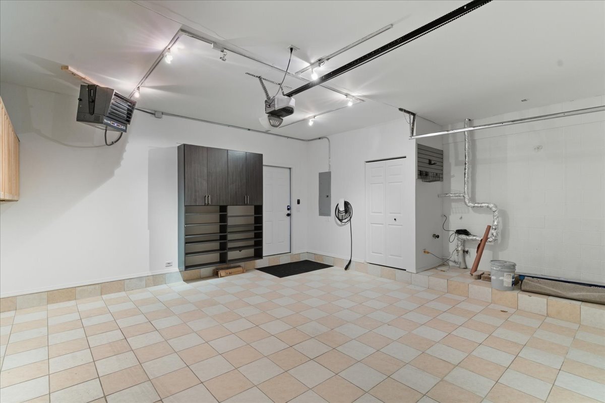 Building Photo - 839 W 14th Pl