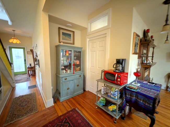 Building Photo - 6-8 month rental in Knoxville a fully furn...