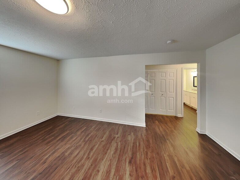 Building Photo - 1002 Daniel Ln