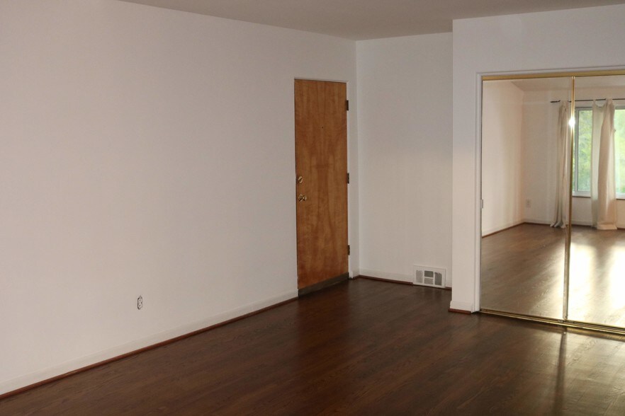 Living Room - 323 N Eton St