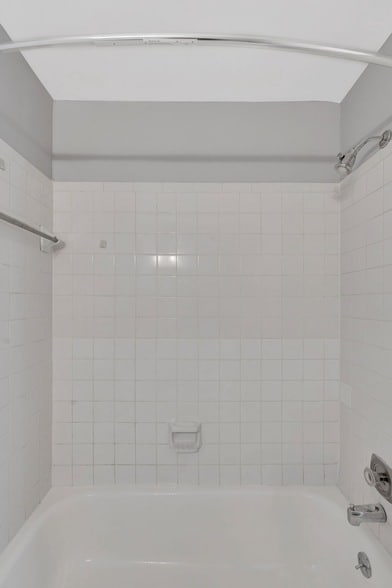 Building Photo - 3401 Shakertown Rd