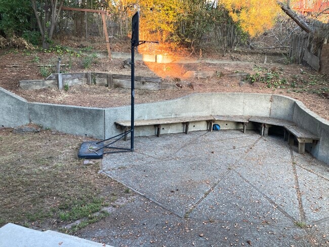 Building Photo - 3144 Larchmont Ln