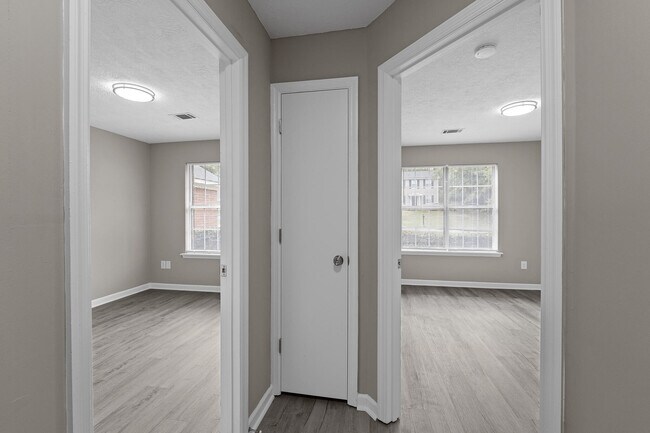 Building Photo - 1856 S Barton Dr