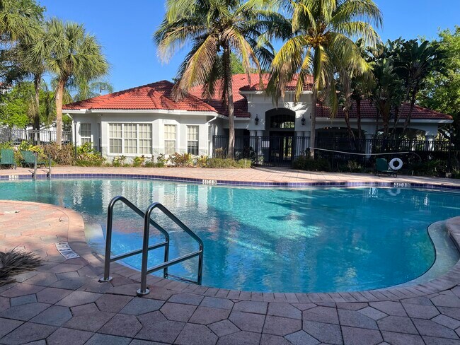 Building Photo - 5024 Lantana Rd