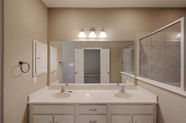 Building Photo - 12460 Lyra Dr