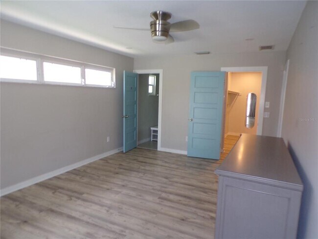 Building Photo - 2310 Palm Tree Dr