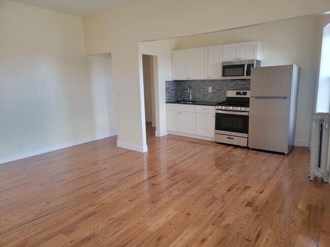 Building Photo - 100 LINDEN Ave