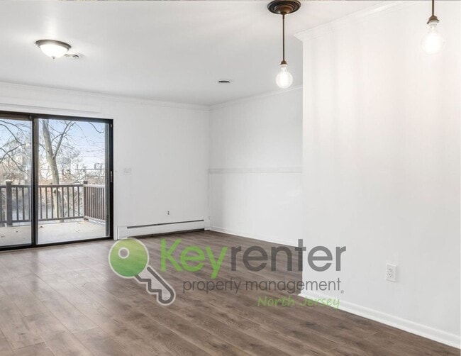 Building Photo - No Broker Fee | Modern 3-Level Townhome with River Views in Wallington