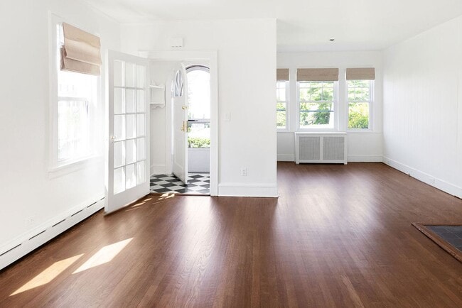 Building Photo - Renovated Home!