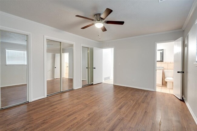 Building Photo - 324 NE 60th St