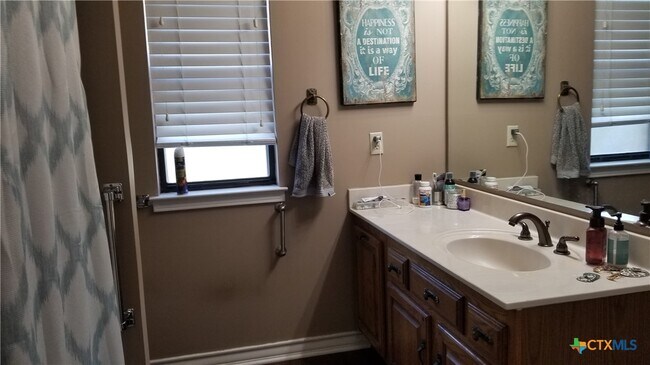 Building Photo - 329 Paisano St