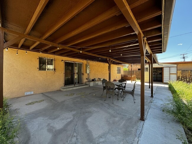 Building Photo - 315 San Andres Ave NW